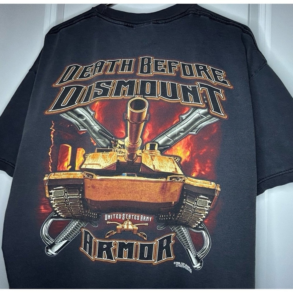 Vintage Y2k 2006 "Death Before Dismount" United States Army Tank Graphic T-Shirt